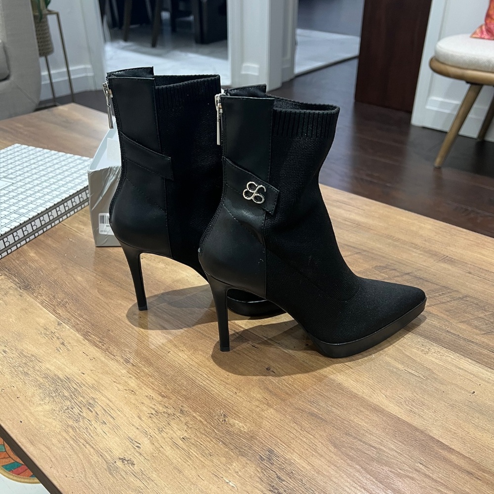 Stylish black boots- size US 6 - Picture 3 of 4